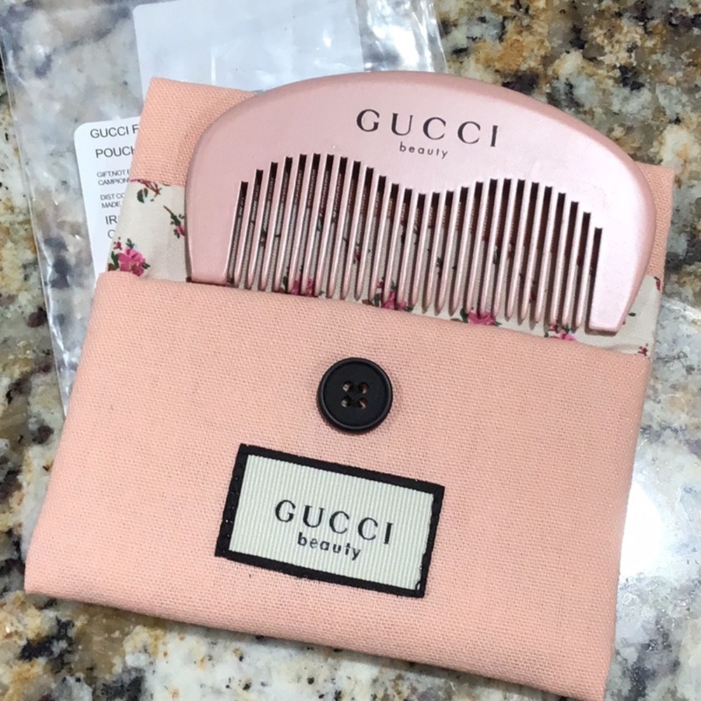 NEW Gucci Beaute comb and pouch! Perfect for a purse! Pink 2x4